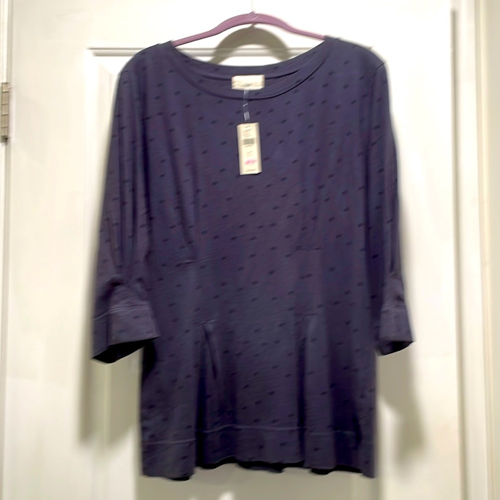 Top by Anthropologie brand TLA made in Mexico. Size L